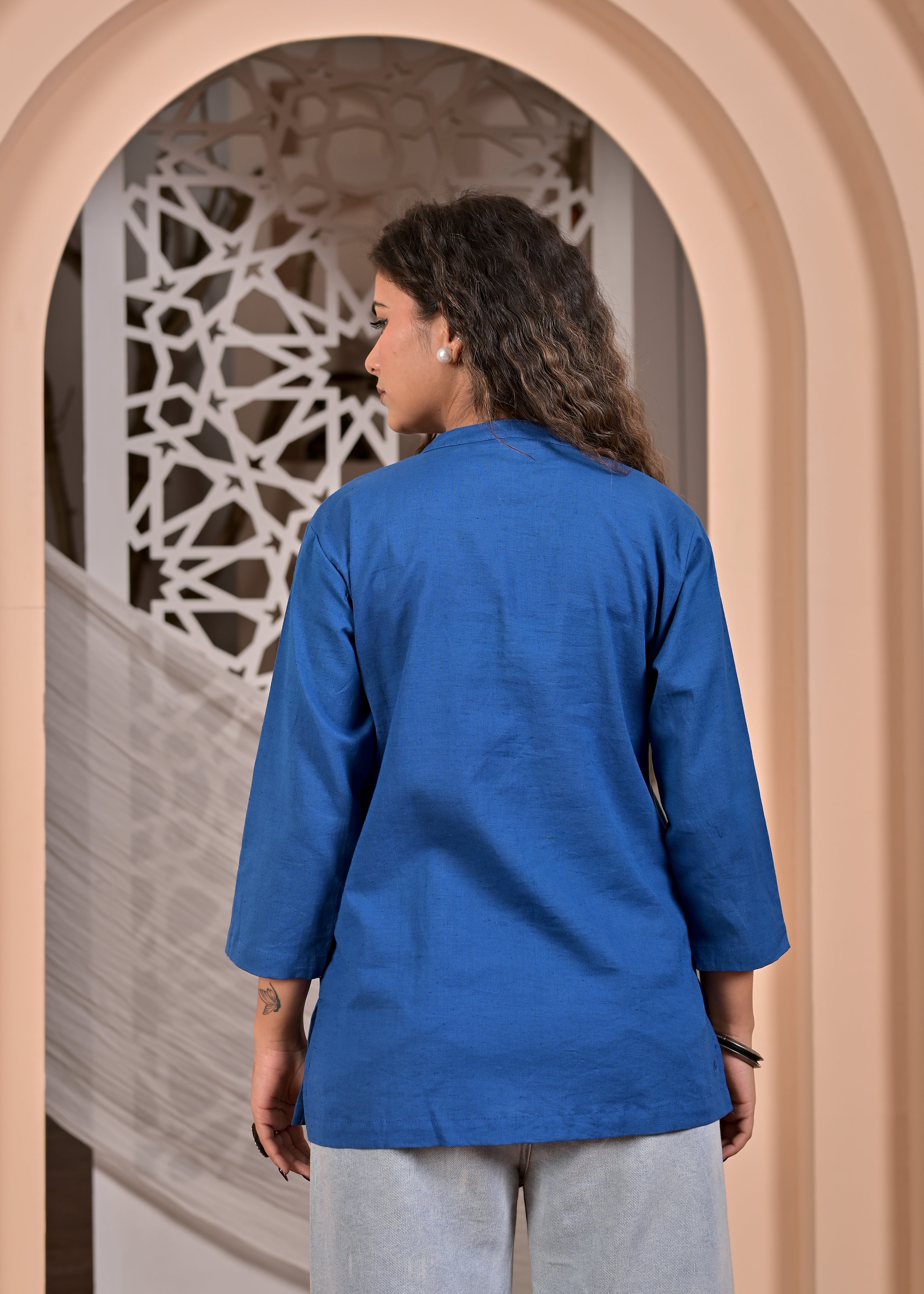 Women Solid Black Straight Kurti Top