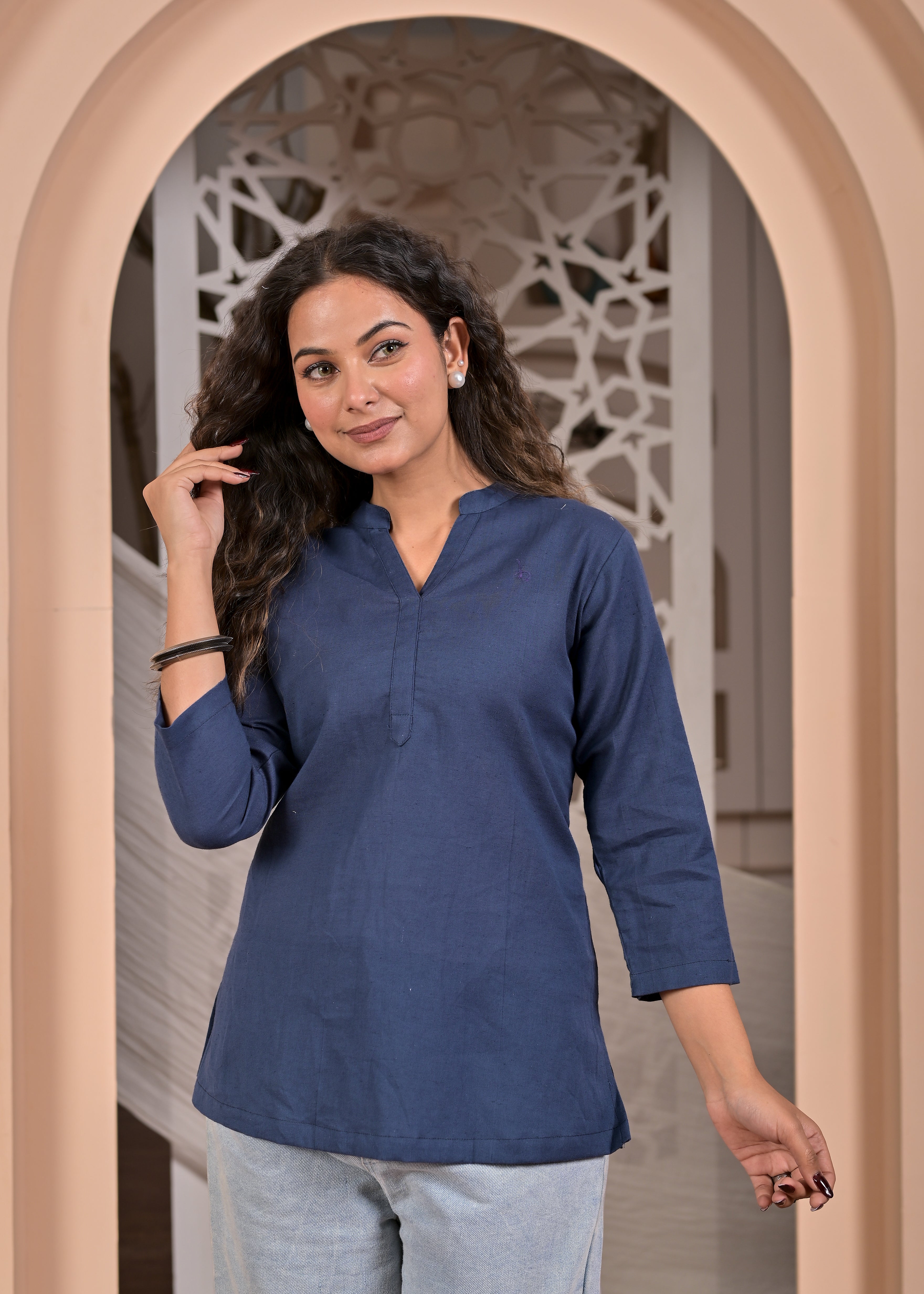 Women Solid Black Straight Kurti Top