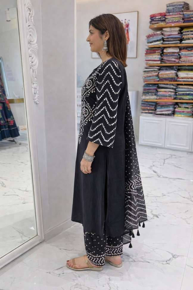 NAMA'S Women Ethnic Kurta Pant Set with Printed Dupatta